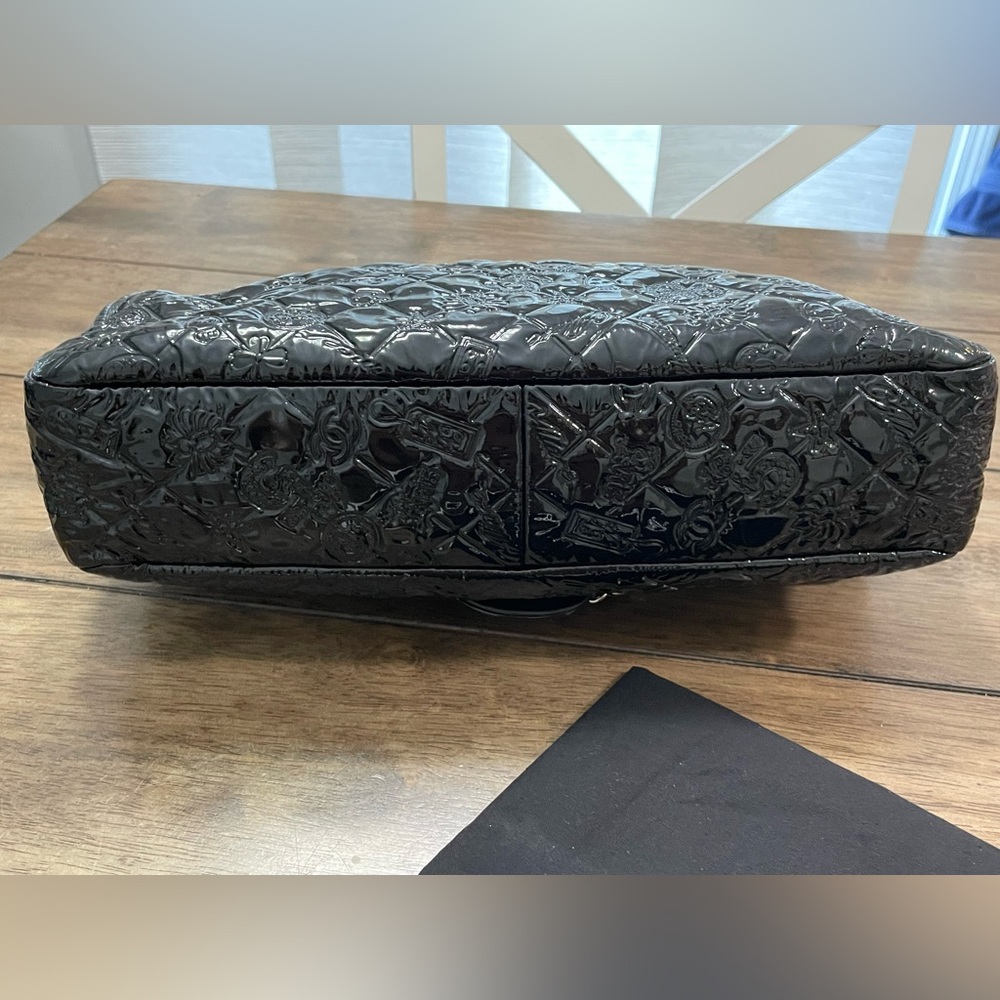 CHANEL Lucky Symbols Flap Bag - Picture 4 of 16